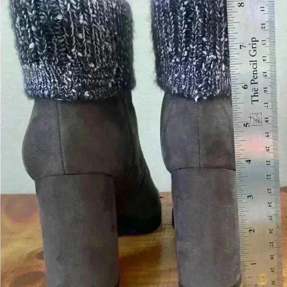 Womens boots worn one time - Picture 6 of 6